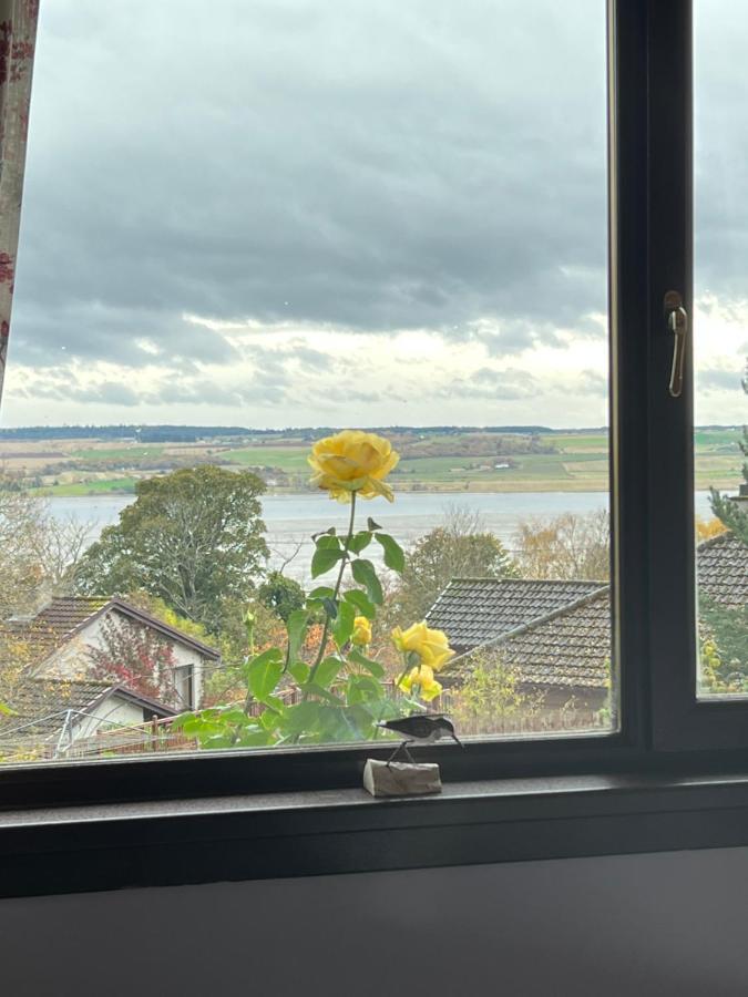 Black Isle View Apartment Dingwall Bagian luar foto